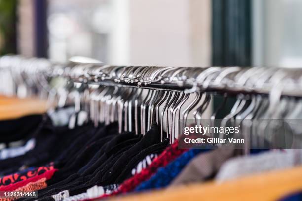 close up of hangers on a clothes rack - fashion close up stock-fotos und bilder