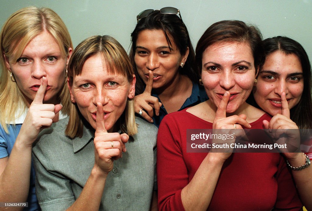 Amanda Shepherd, from 51³Ô¹ÏÍø Kindergarten, Kowloon Tong; Jolly Phonics teacher Celeste Musgrave; Manpreet Kaur, World Family, Tsim Sha Tsui; Jolly Phonics teacher Tina DiMauro, and Nooshin Khan, Hong Kong Man Sang Kindergarten, North Point, make the "sh