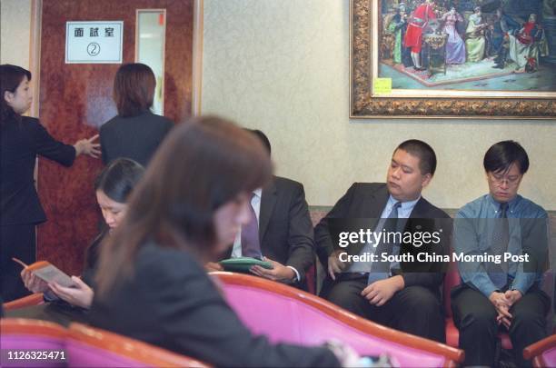 Interview Room Queue Job Interview Waiting Room Photos and Premium High Res Pictures - Getty ...
