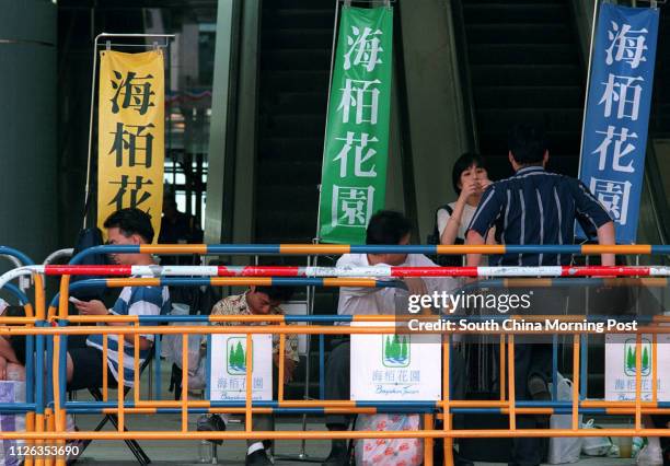 Quene 17 Quene Stock Photos, High-Res Pictures, and Images - Getty Images