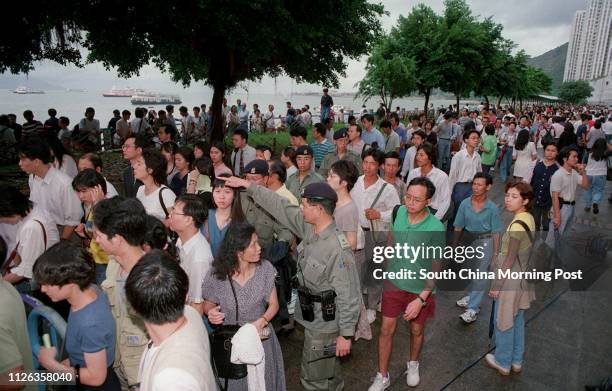 People crowded for ferry at the Tuen Mun pier as the Tuen Mun highway closed. Picture by Wan Kam-yan. 1 Sept 95