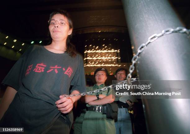 APRIL 5TH GROUP PROTEST LOCK THEMSELVES BY CHAIN OUTSIDE CONVENTION CTR. 29SEP95 PIX BY C.Y. YU