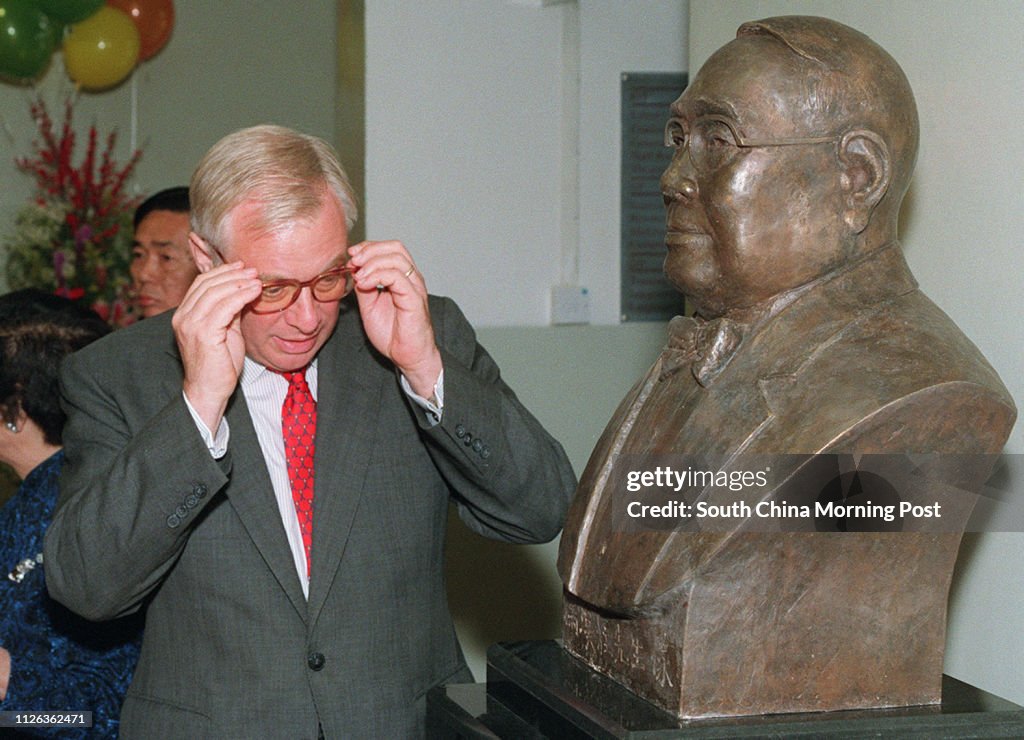 Governor Chris Patten moves in for a close look at the statue of philanphropist Mr Fung Hon Chu at the Fung Hon Chu Gifted Education Centre in Tseun Wan.
