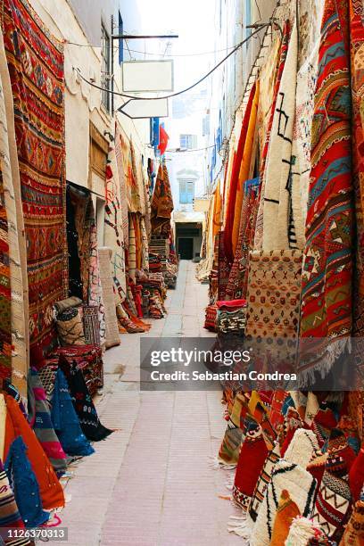 carpet lane in the souk market essaouira,morocco,africa - agadir - fotografias e filmes do acervo