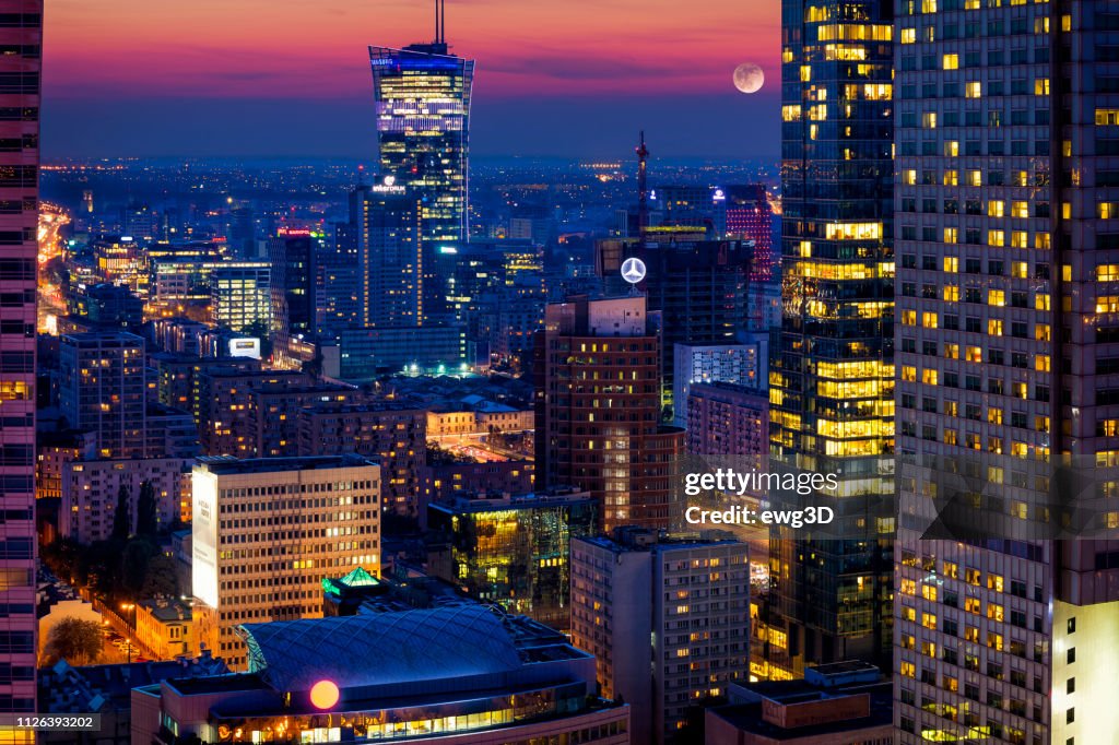 夕方のワルシャワ中心部の空中写真, ポーランド