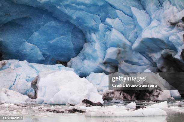 athabasca glacier - polar climate stock pictures, royalty-free photos & images