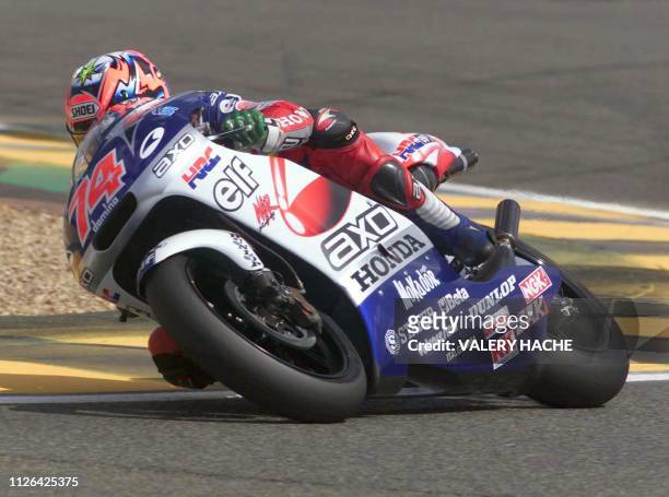 Le Japonais Daijiro Katoh est en sortie de virage, le 12 mai 2000 sur le circuit Bugatti du Mans, lors de la première séance d'essais qualificatifs...