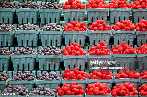 berry-licous - punnet fotografías e imágenes de stock