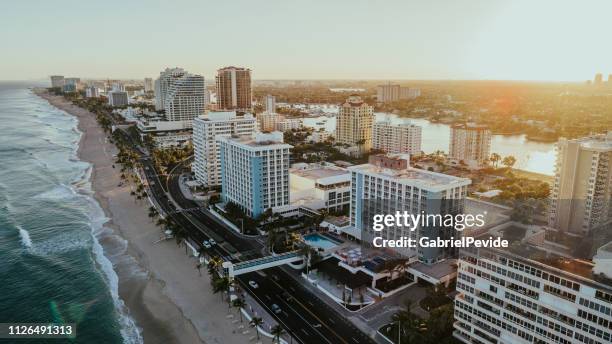 luftbild von fort lauderdale beach florida - verwaltungsbezirk broward county stock-fotos und bilder