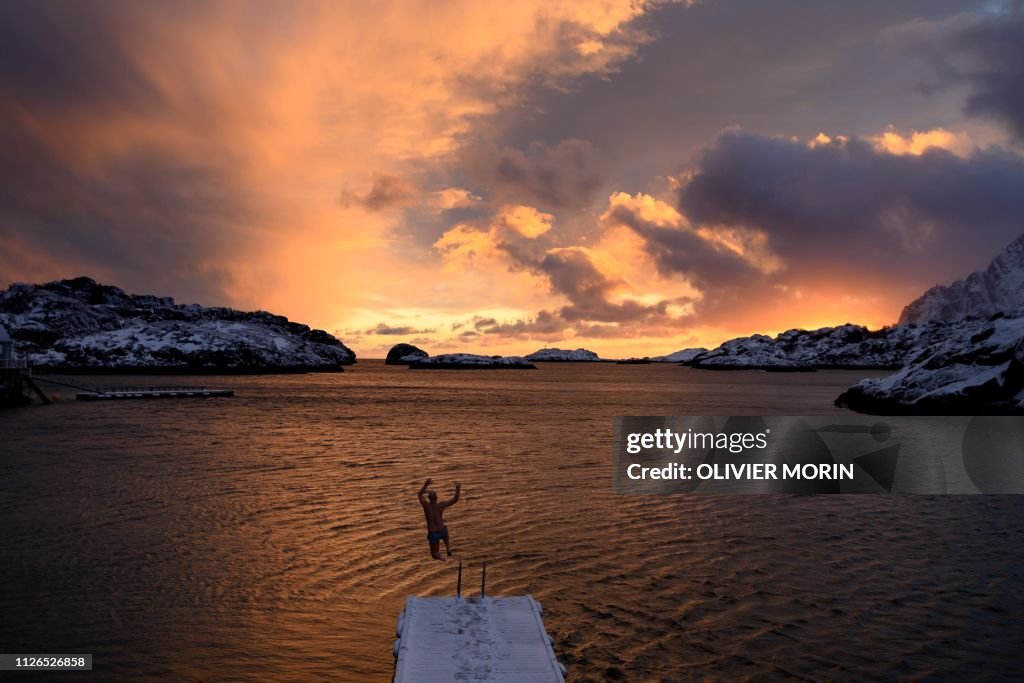 TOPSHOT-NORWAY-ARCTIC-SUNSET-WINTER