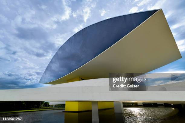 curitiba / paraná / brazilië - 19 januari 2019: mon oscar niemeyer museum. - curitiba stockfoto's en -beelden