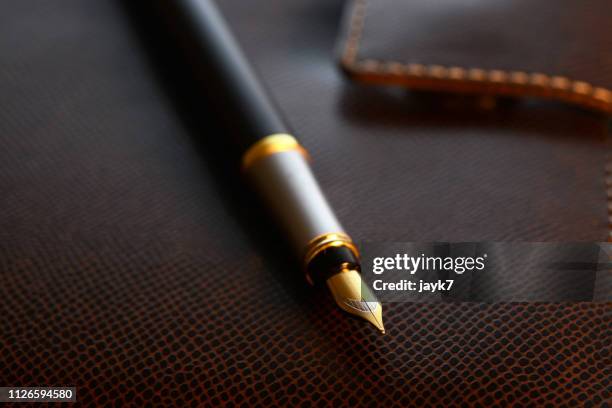 executive fountain pen - vulpen stockfoto's en -beelden