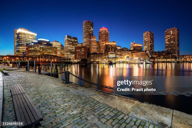 boston harbor and financial district at night in boston, massachusetts, usa. - the funeral of bay city roller alan longmuir stockfoto's en -beelden