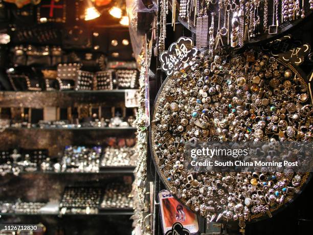 PICTURE OF BODY PIERCING SPECIALIST MS PINKY'S BELLY-BUTTON PIERCING. 10 JANUARY 2003