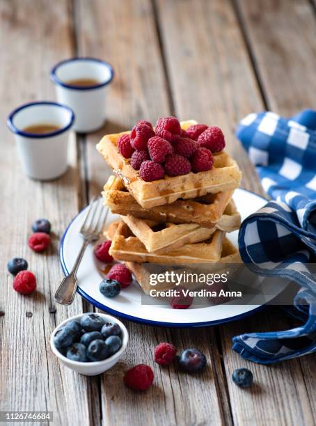 waffles - waffle stock-fotos und bilder