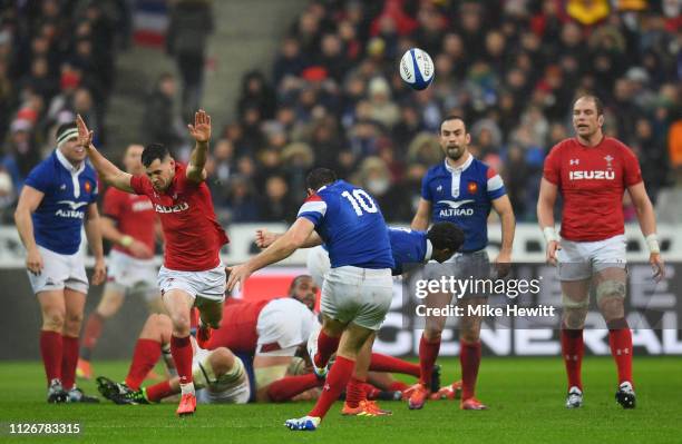 Camille Lopez of France kicks a drop goal during the Guinness Six Nations match between France and Wales at Stade de France on February 01, 2019 in...