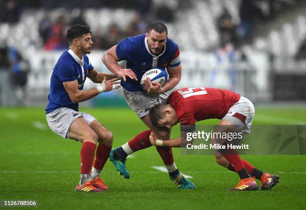 Louis Picamoles of France is tackled by Liam Williams of Wales during the Guinness Six Nations match between France and Wales at Stade de France on...