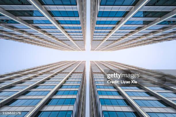 office building, low angel view - symmetrie stockfoto's en -beelden