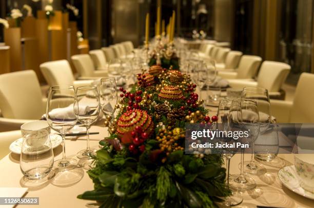 background of christmas dinner - conference dining table stockfoto's en -beelden