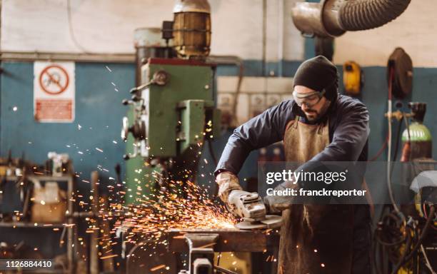 schweißer arbeiten - technische hochschule stock-fotos und bilder