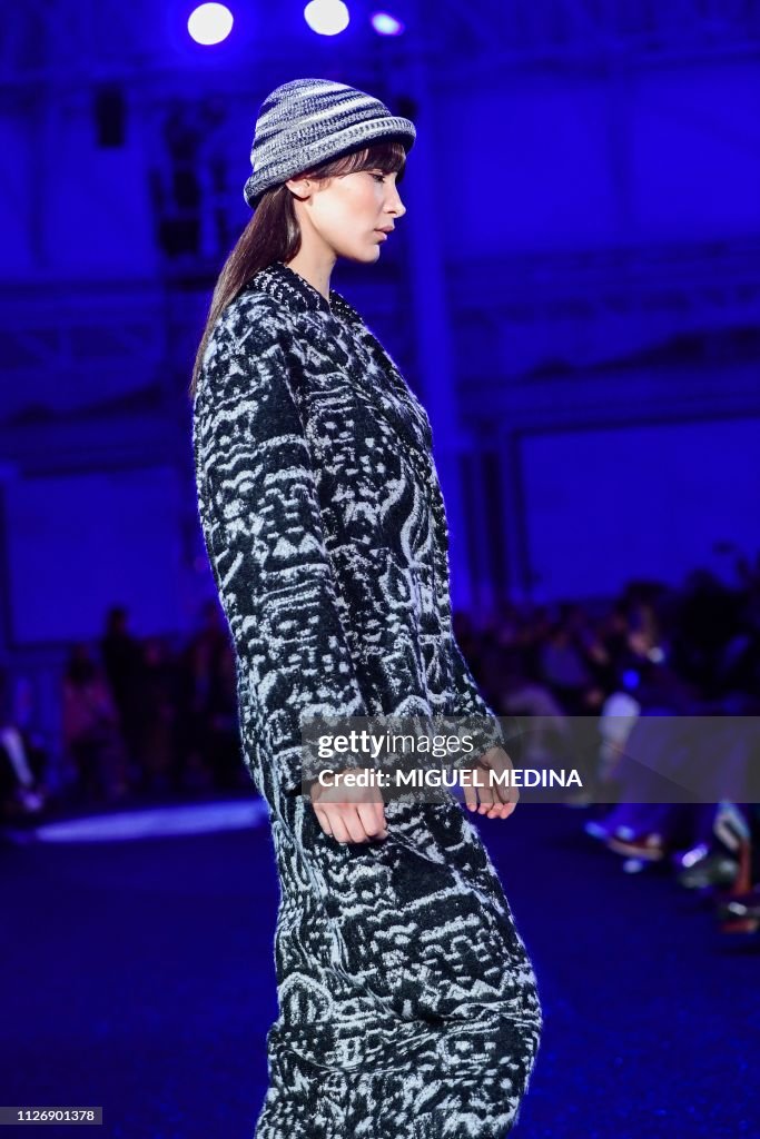 Bella Hadid presents a creation during the Missoni women's... News ...