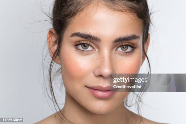 911 Brown Hair Green Eyes Girl Photos and Premium High Res Pictures - Getty Images 911 Brown Hair Green Eyes Girl Photos and Premium High Res Pictures - Getty Images