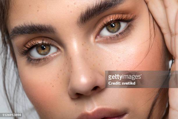 teenager schönheit - woman beautiful brows beauty stock-fotos und bilder