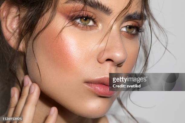 stille schönheit - woman beautiful brows beauty stock-fotos und bilder