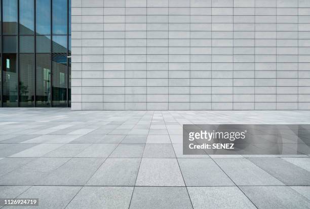 empty studio background - wall building feature stock pictures, royalty-free photos & images