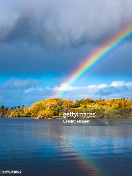 lough leane (lake leane) - landscap with rainbow fotografías e imágenes de stock