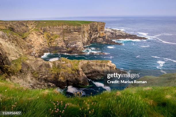mizen head - the most southwesterly point of ireland, mizen peninsula, county kerry, munster province, ireland. - county cork stockfoto's en -beelden