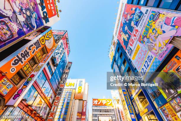 akihabara electric town, tokyo - anime stockfoto's en -beelden