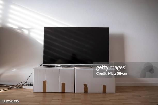 television on cardboard box - alter tv stock pictures, royalty-free photos & images