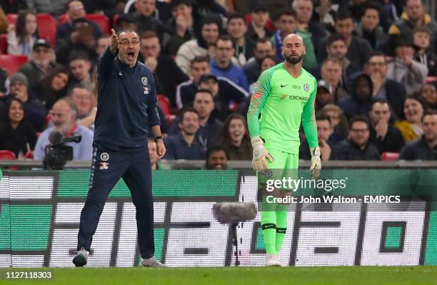 Chelsea manager Maurizio Sarri shouts for Chelsea goalkeeper Kepa Arrizabalaga to leave the pitch Chelsea v Manchester City - Carabao Cup Final -...