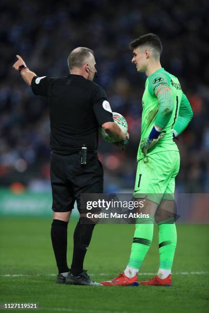 Referee Jon Moss speaks to Kepa Arrizabalaga of Chelsea as Maurizio Sarri manager of Chelsea tries to replace him with Willy Caballero during the...