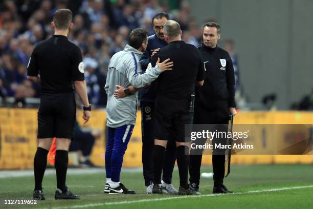 Referee Jon Moss speaks to Maurizio Sarri manager of Chelsea as he tries to substitute Kepa Arrizabalaga during the Carabao Cup Final between Chelsea...