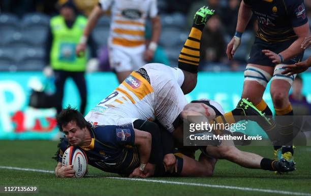 Francois Venter of Worcester Warriors scores a try during the Premiership Rugby Cup match between Worcester Warriors and Wasps at Sixways Stadium on...