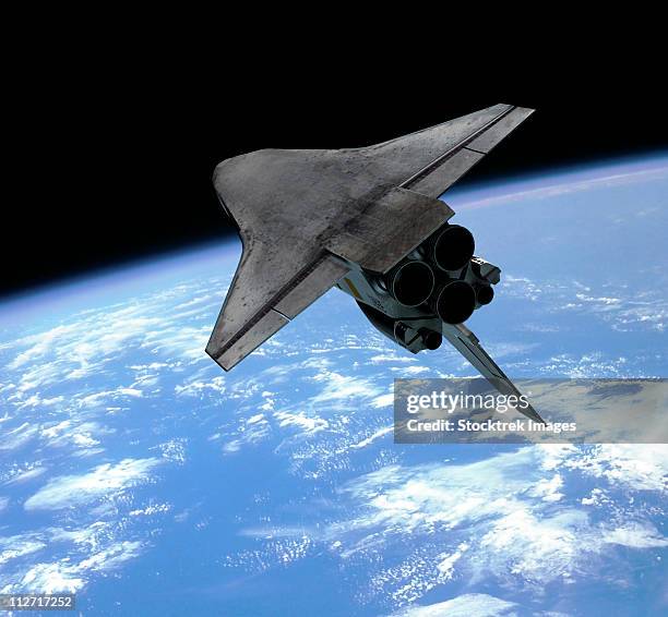 ilustraciones, imágenes clip art, dibujos animados e iconos de stock de artist's concept of a space shuttle entering earth orbit. - instrumento de navegación