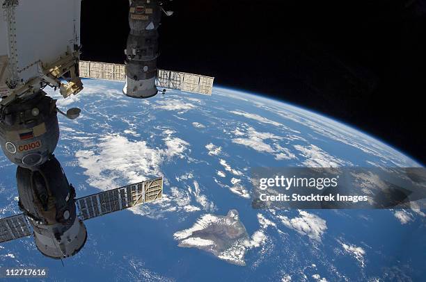 view from space showing part of the hawaiian island chain. - big island hawaii islands stock pictures, royalty-free photos & images