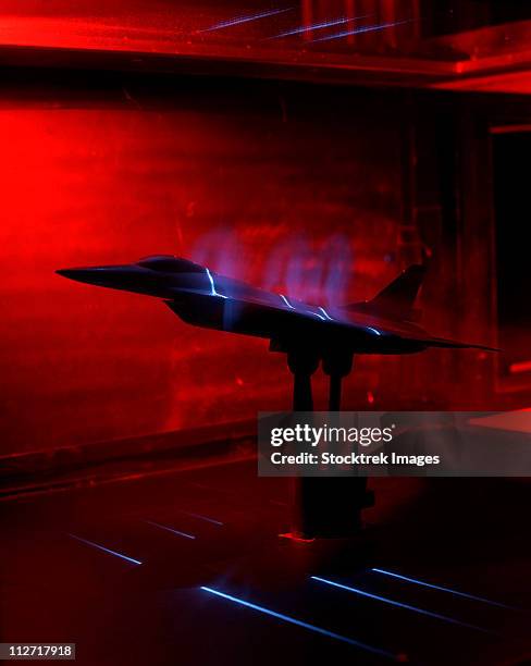 a basic flow visualization test of an f-16xl scamp model. - wind tunnel testing stock-fotos und bilder