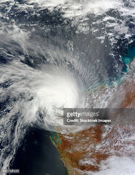 february 23, 2011 - tropical cyclone carlos over western australia. - ciclón fotografías e imágenes de stock