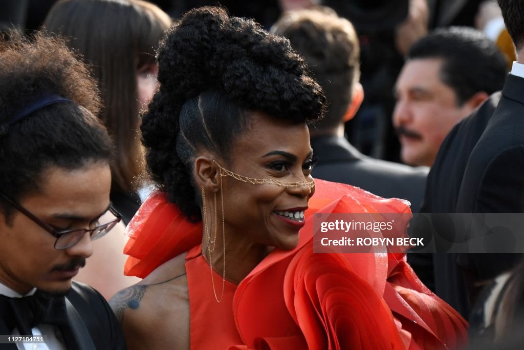 US-OSCARS-FAN-ARRIVALS