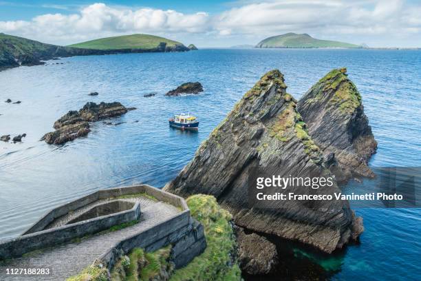 dunquin pier, dingle peninsula, ireland - dingle peninsula bildbanksfoton och bilder