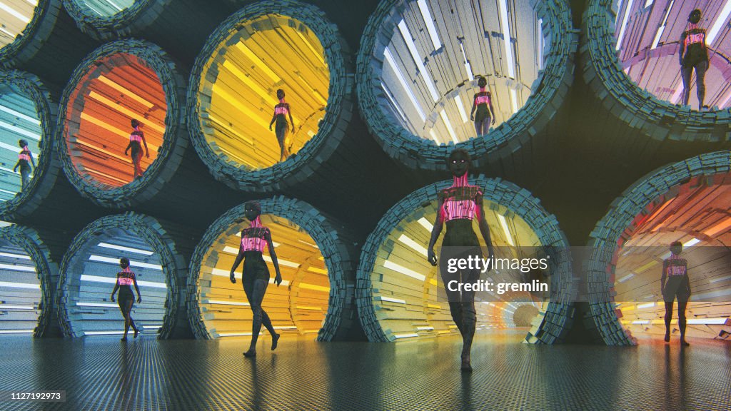 Cyborgs futuristas en la ciudad