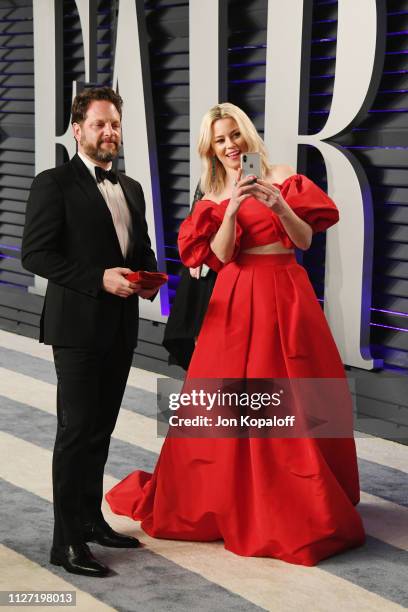 Max Handelman and Elizabeth Banks attend the 2019 Vanity Fair Oscar Party hosted by Radhika Jones at Wallis Annenberg Center for the Performing Arts...