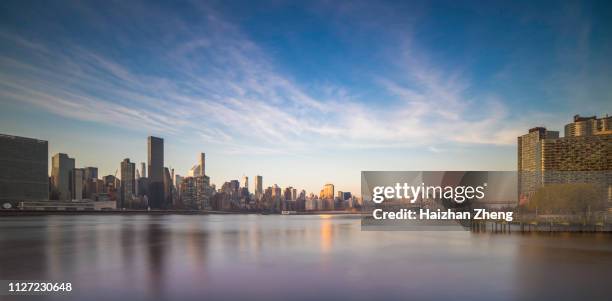 new york city east river stadsbilden - brooklyn bights bildbanksfoton och bilder