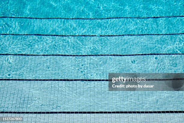 piscina - spensieratezza stock pictures, royalty-free photos & images