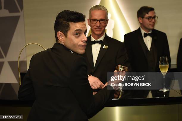 Best Actor winner for "Bohemian Rhapsody" Rami Malek get his Oscar carved as he attends the 91st Annual Academy Awards Governors Ball at the...