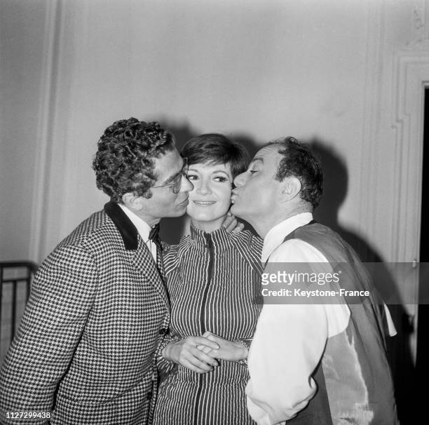 Darry Cowl, Martine Sarcey et Fernand Raynaud dans une scène du film, en France, le 19 janvier 1968.