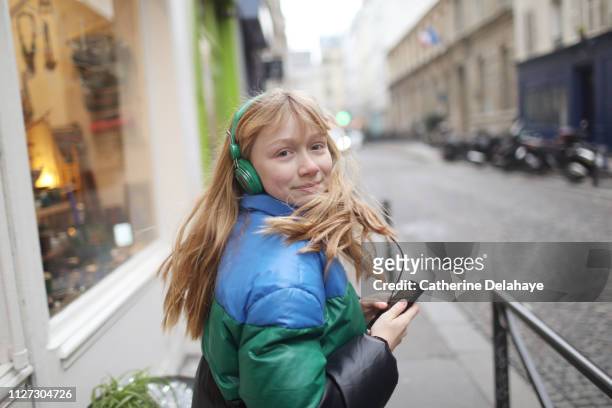 a 12 years old girl in the streets of paris - meisje stockfoto's en -beelden